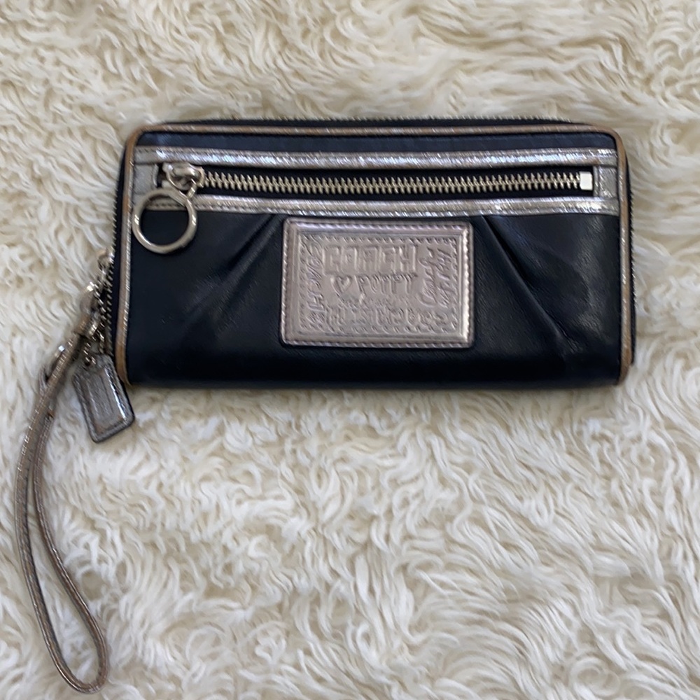 Y2K Coach Poppy Leather Navy Blue Full Size Wallet/ Wristlet & Silver Trim